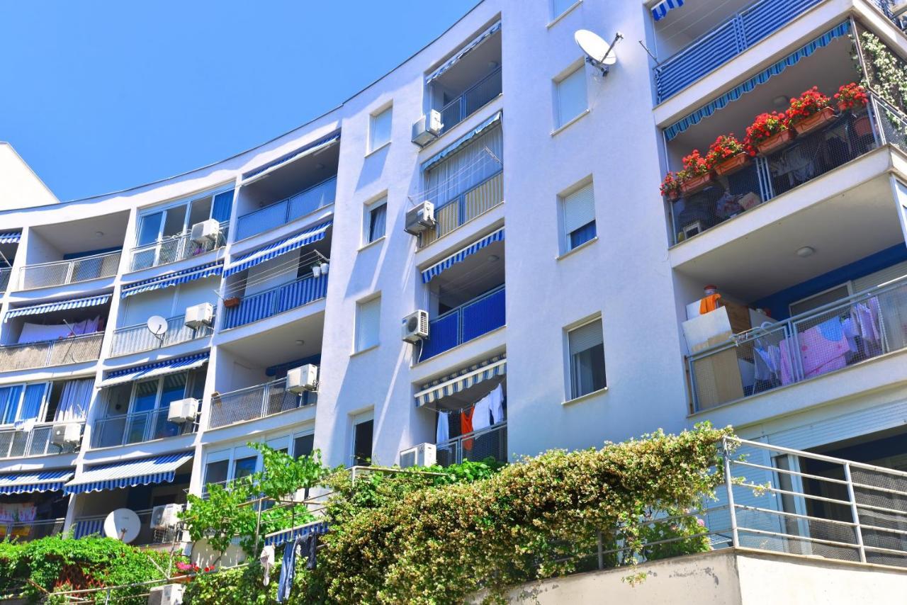 One Bedroom Terrace Parking * Split
