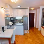 One Bedroom Apartment Terrace Parking
