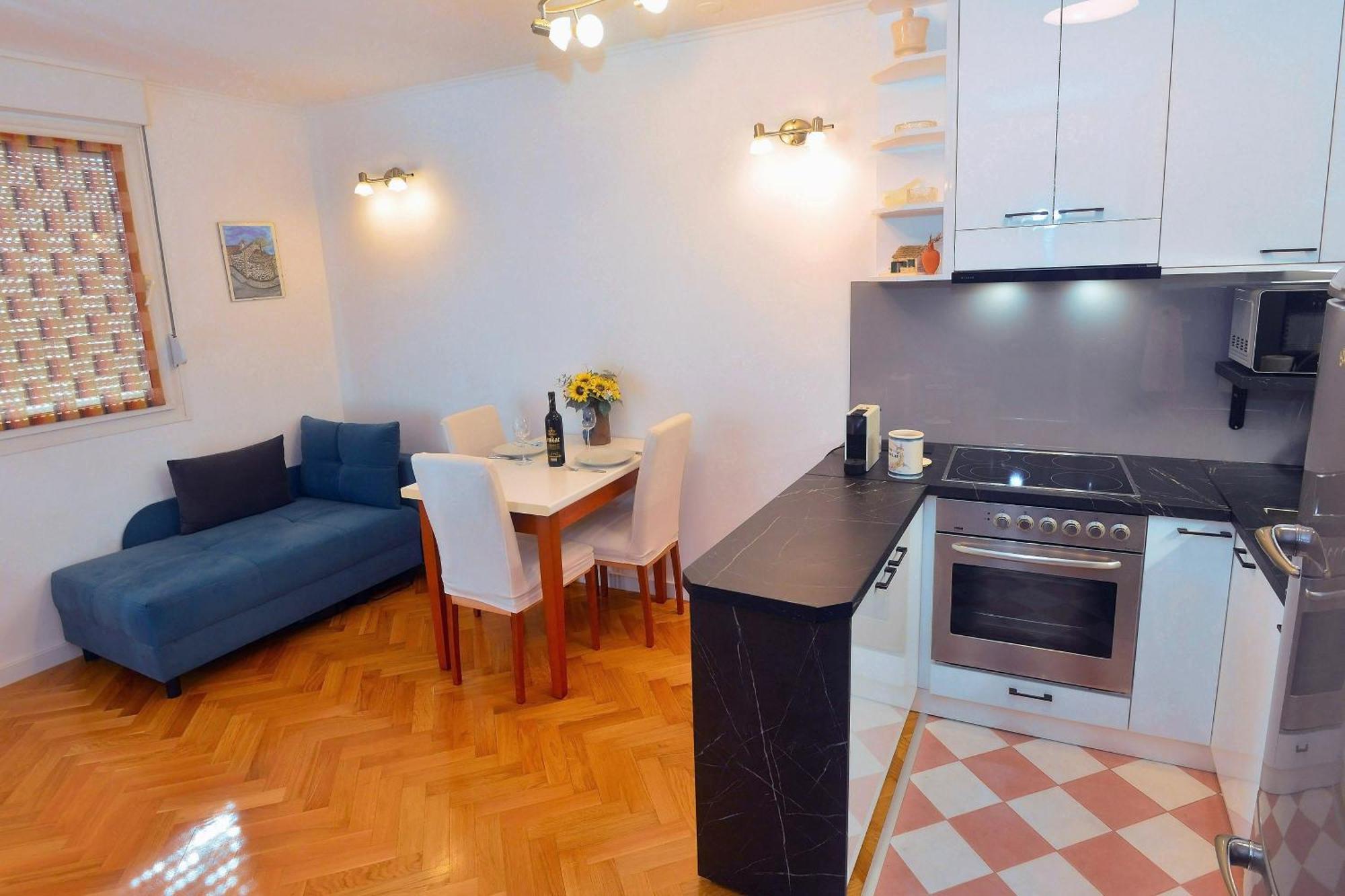 One Bedroom Terrace Parking Split